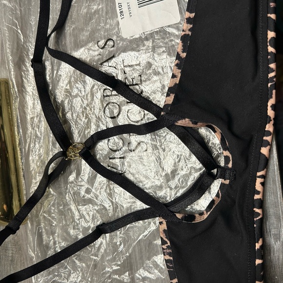 Victoria's Secret Black and Tan Bra with Animal Print - Picture 6 of 9